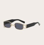 Ochelari de soare eleganți cu ramă neagră și detalii aurii, Naiara®