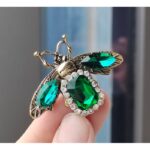 Broșă decorativă cu cristale, model albină, dimensiune 4.7 x 3.5 cm, Naiara®