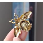 Broșă decorativă cu cristale, model albină, dimensiune 4.7 x 3.5 cm, Naiara®