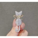 Broșă elegantă cu cristale în formă de pisică, dimensiune 4.5 x 2 cm, Naiara®