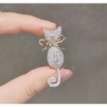 Broșă elegantă cu cristale în formă de pisică, dimensiune 4.5 x 2 cm, Naiara®