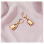 Cercei aurii cu pandantiv lacăt, cu sistem de închidere englezesc, Naiara®