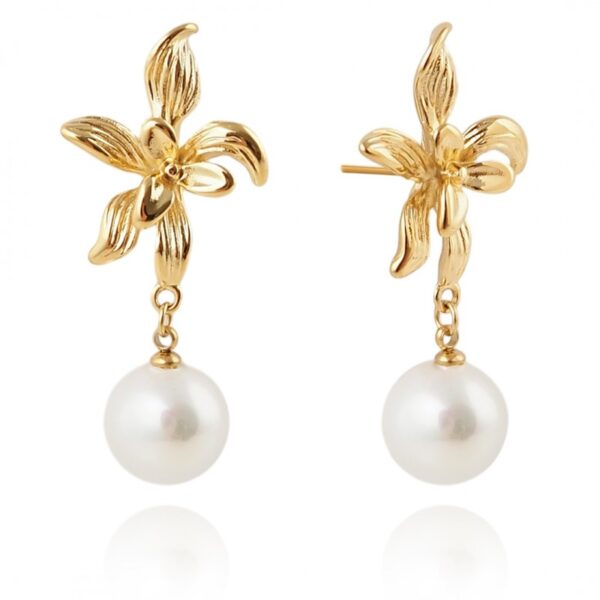 Cercei eleganți placati cu aur 14K – design floral sofisticat cu perlă delicată, 4.5 x 2 cm, Naiara®