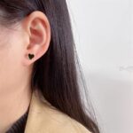 Cercei eleganți placati cu aur 14K – inimă neagră sofisticată pentru un look rafinat, 0.7 x 0.7 cm, Naiara®