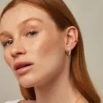 Cercei eleganți placati cu aur 14K – model cerc bicolor cu zirconiu strălucitor, dimensiune 2.3 x 0.3 cm, Naiara®