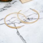 Cercei rotunzi aurii diametru 6,7 cm – model simplu și elegant, Naiara®