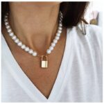 Colier choker cu perle și pandantiv, lacăt auriu, Naiara®