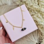 Colier din oțel inoxidabil placat cu aur 14K – model cu pandantiv cristal și simboluri delicate, Naiara®