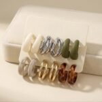 Set 6 perechi de cercei tip hoop, mix de rășină și metal – design elegant cu finisaje aurii, argintii și nuanțe naturale, Naiara®