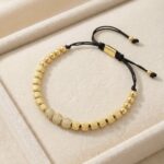 Brățară reglabilă din oțel chirurgical aurit, design modern cu mărgele texturate și cristale, Naiara®