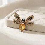 Broșă elegantă cu cristale, model libelulă, dimensiune 4 x 4.5 cm, Naiara®