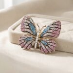 Broșă elegantă cu cristale, model fluture, dimensiuni 3.6 x 4.4 cm, Naiara®