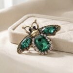 Broșă decorativă cu cristale, model albină, dimensiune 4.7 x 3.5 cm, Naiara®
