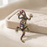 Broșă decorativă cameleon cu cristale colorate, dimensiune 6.5 x 3 cm, Naiara®