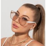 Ochelari de soare stilizati cu lentile maro și ramă albă, Naiara®