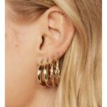 Set 2 perechi cercei aurii tip hoop, diametru 3 cm – model clasic și răsucit pentru un look elegant, Naiara®