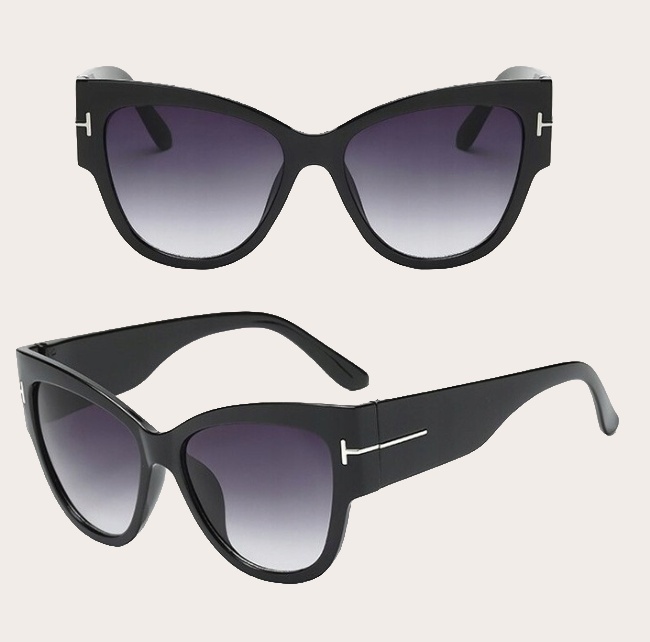 26.06.2026_09.49.36_REC_bg_F1ECE8 Ochelari de soare polarizați damă – design clasic cu ramă neagră si lentile gradient violet, Noem® - imagine 1
