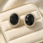 Cercei din otel inoxidabil, placati cu aur 14k,  rotunzi, cu piatra neagra si cristale, Noem®