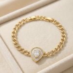 Brățară damă placată cu aur 14K, 17,5-18,5 cm, 18 mm, model Lux cu pandantiv inimă și pietre strălucitoare, Noem®