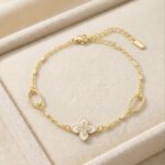 Bratara dama placata cu aur 14K, cu pandantiv trifoi cu cristale, Noem®