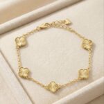 Bratara din otel chirurgical aurit, design elegant cu 5 trifoi aurii, placata cu aur de 14K, Luna, Noem®