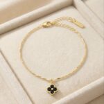 Bratara dama placata cu aur 14K, cu pandantiv trifoi negru elegant, Noem®