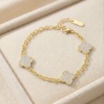 Bratara placata cu aur 14K, model trifoi cu cristale stralucitoare, Noem®
