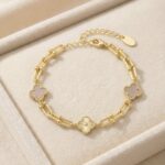 Bratara placata cu aur 14K, cu lant elegant si pandantive trifoi, Noem®