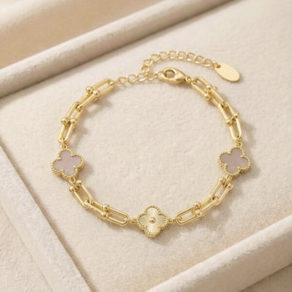 Bratara placata cu aur 14K, cu lant elegant si pandantive trifoi, Noem®