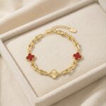Bratara placata cu aur 14K, cu lant elegant si pandantive trifoi rosu, Noem®