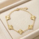 Bratara din otel chirurgical aurit, design elegant cu trifoi aurii, placata cu aur de 14K, Luna, Noem®