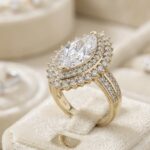 Inel cocktail placat cu aur 14K, cu piatră transparentă mare în formă de ochi și cristale, mărimea 6, Noem®
