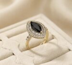 Inel cocktail placat cu aur 14K, model luxury cu zirconiu negru în formă de ochi, mărimea 6, Noem®