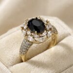 Inel damă placat cu aur 14K, model floral cu zirconiu negru oval, mărimea 6, Noem®