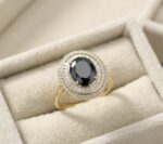 Inel elegant placat cu aur 14K, design regal cu cristal negru și pietre baghetă, mărimea 6, Noem®
