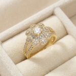 Inel statement placat cu aur 14K, model floare cu cristale strălucitoare, mărimea 6, Noem®