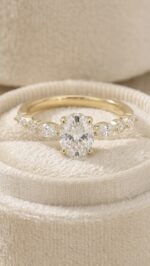 Inel placat cu aur 14K, model elegant cu piatră centrală rotundă și cristale laterale, mărimea 8, Noem® - imagine 2