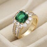 Inel placat cu aur 14K, cu piatră verde tip smarald și cristale, mărimea 6, Noem®
