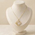 Colier dama Milano placat cu aur 14k, cu pandantiv trifoi elegant cu flori si cristale, Noem®