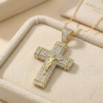 Pandantiv cruce cu Iisus Hristos placat cu aur 14K, 53x27 mm, design statement cu zirconiu, Noem®
