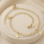 Brățară de gleznă placată cu aur 14K, reglabilă 24+3 cm, cu pandantive stea, scoică și floare, Noem®