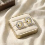 Cercei eleganți placați cu aur 14K, 14 mm, motiv grecesc și zirconiu, Noem®