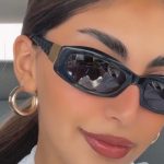 Ochelari de soare negri eleganti, design cu brate late si detalii aurii, lentila neagra, Noem®