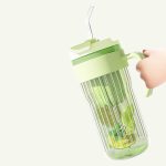 Cana din sticla striata cu infuzor/sita, 550 ml, cu maner, capac etans si pai de sticla inclus, mov, Noem® - imagine 3