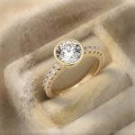 Inel elegant placat cu aur 14K, model cu cristal și zirconii albe, mărimea 7, Noem®