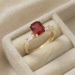 Inel elegant placat cu aur 14K, model cu piatră rubin și briliant, mărimea 6, Noem®