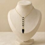 Colier placat cu aur 14K, lungime 42+5 cm, model cu piatră neagră și cristale, Noem®