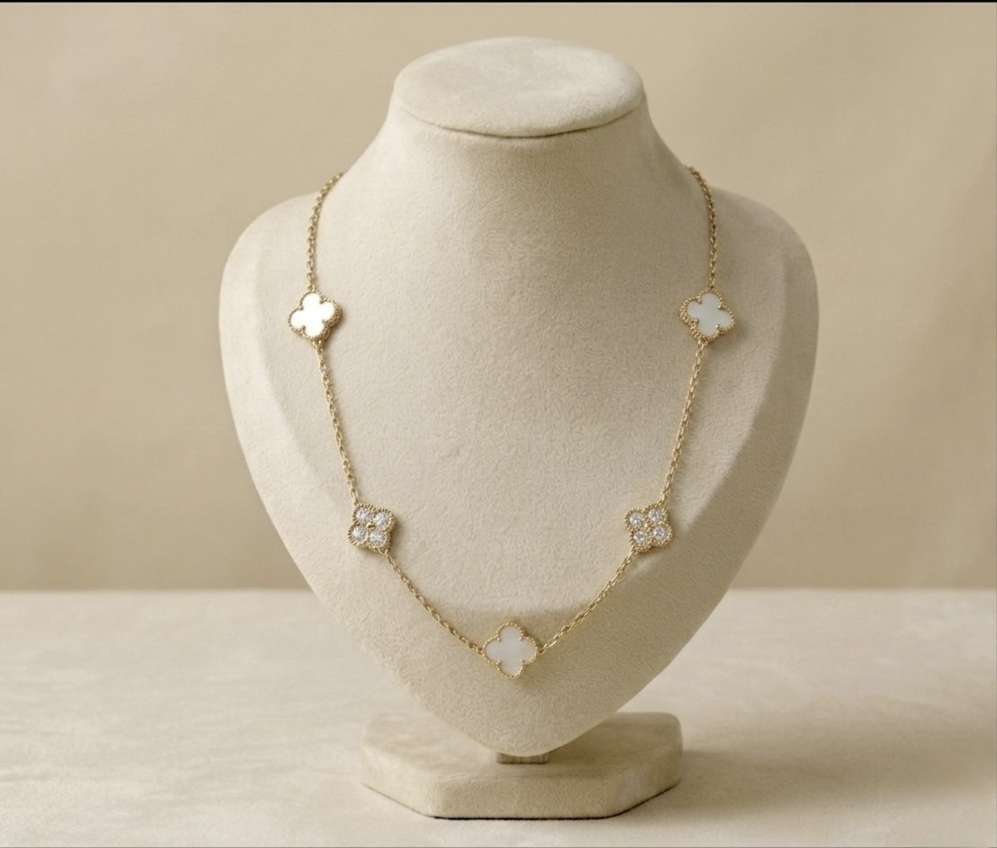 IMG_1455 Colier placat cu aur de 14K, model 5 trifoi alternanți cu sidef alb și cristale zirconia, Noem® - imagine 1