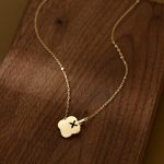 Colier placat cu aur de 14K, cu pandantiv dublu trifoi din sidef alb și mini-trifoi cu cristale, Noem® - imagine 3