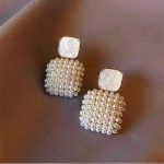 Cercei pendant placați cu aur de 14K, eleganți, cu perle și model pătrate, 8 cm, Noem® - imagine 3